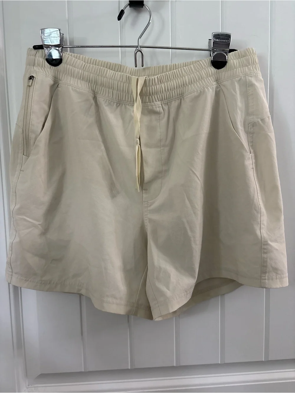 VRST Men's athletic shorts with elastic waist and Drawstring. Size Medium
